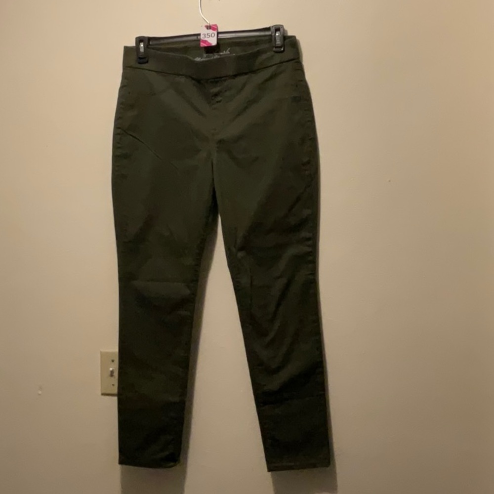 Corporate attire, Corpcore, all around slimming effect pants